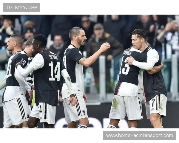 尤文中场短传如刀剖，攻破对手防线