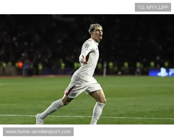 曼联直塞再次创建机会，加纳乔射门高出