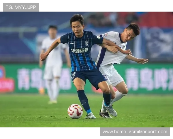 武汉三镇中场多线推进极其灵动，攻势层层叠加