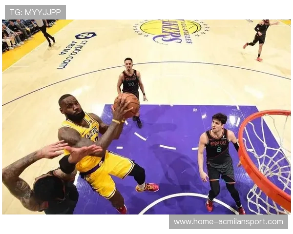 詹姆斯客场狂砍32分10篮板12助攻，湖人通过加时险胜尼克斯