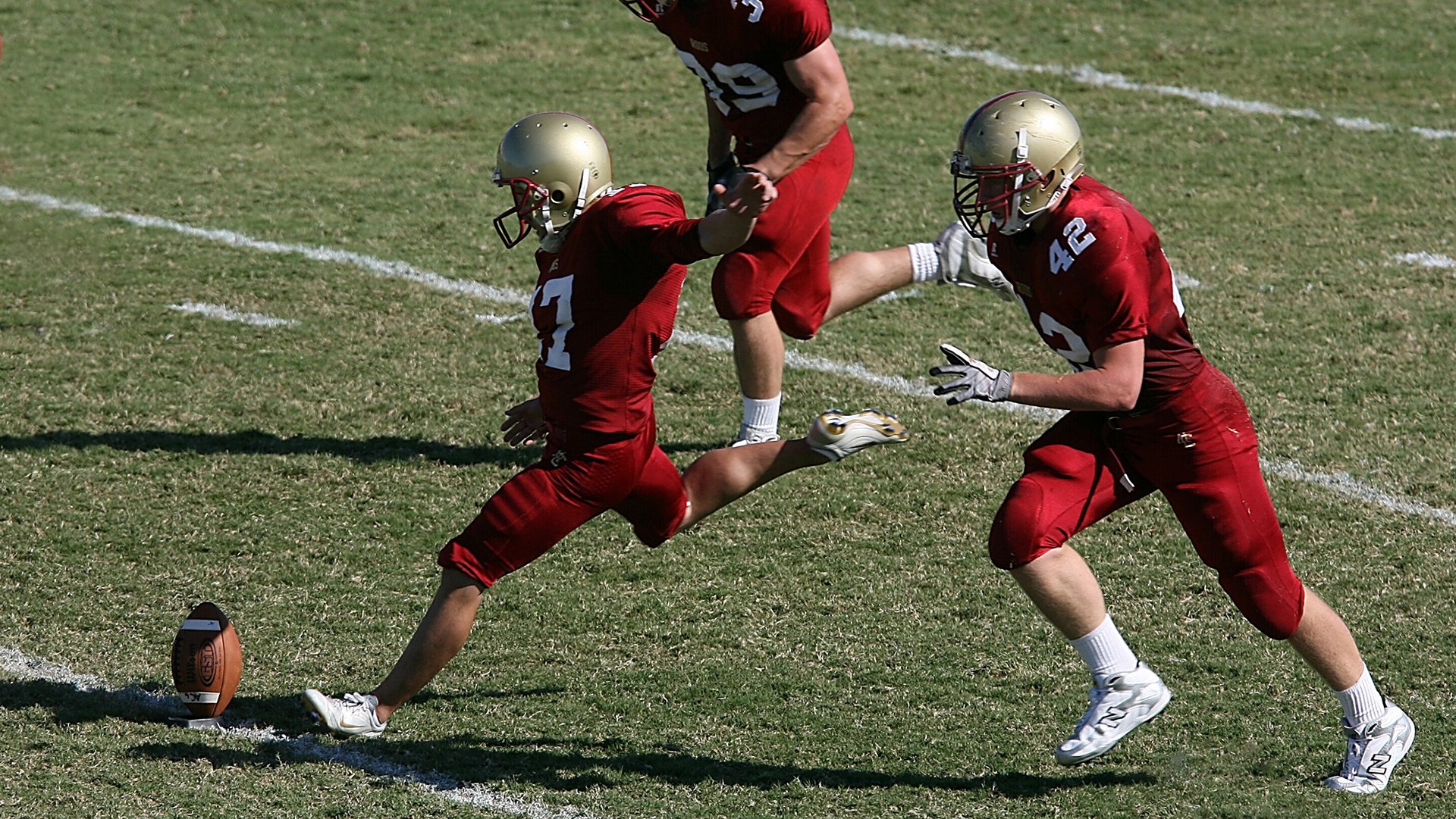 约翰·恩多耶-布鲁阿尔泳姿流畅技术细腻